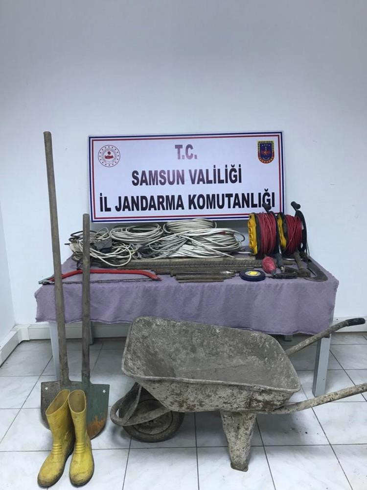 Define avcısından devasa çukur - Resim : 6