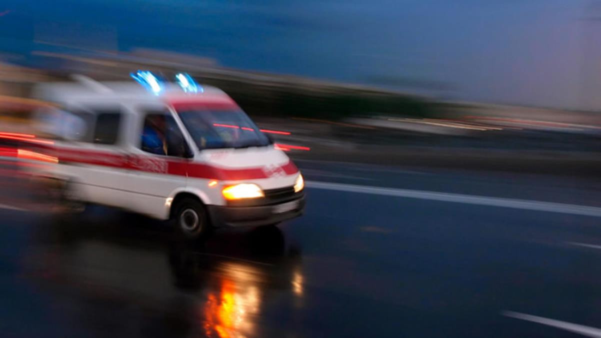 Sağlıkçılar ambulansı stadın önüne çekip içinde ilişkiye girdi - Resim : 1