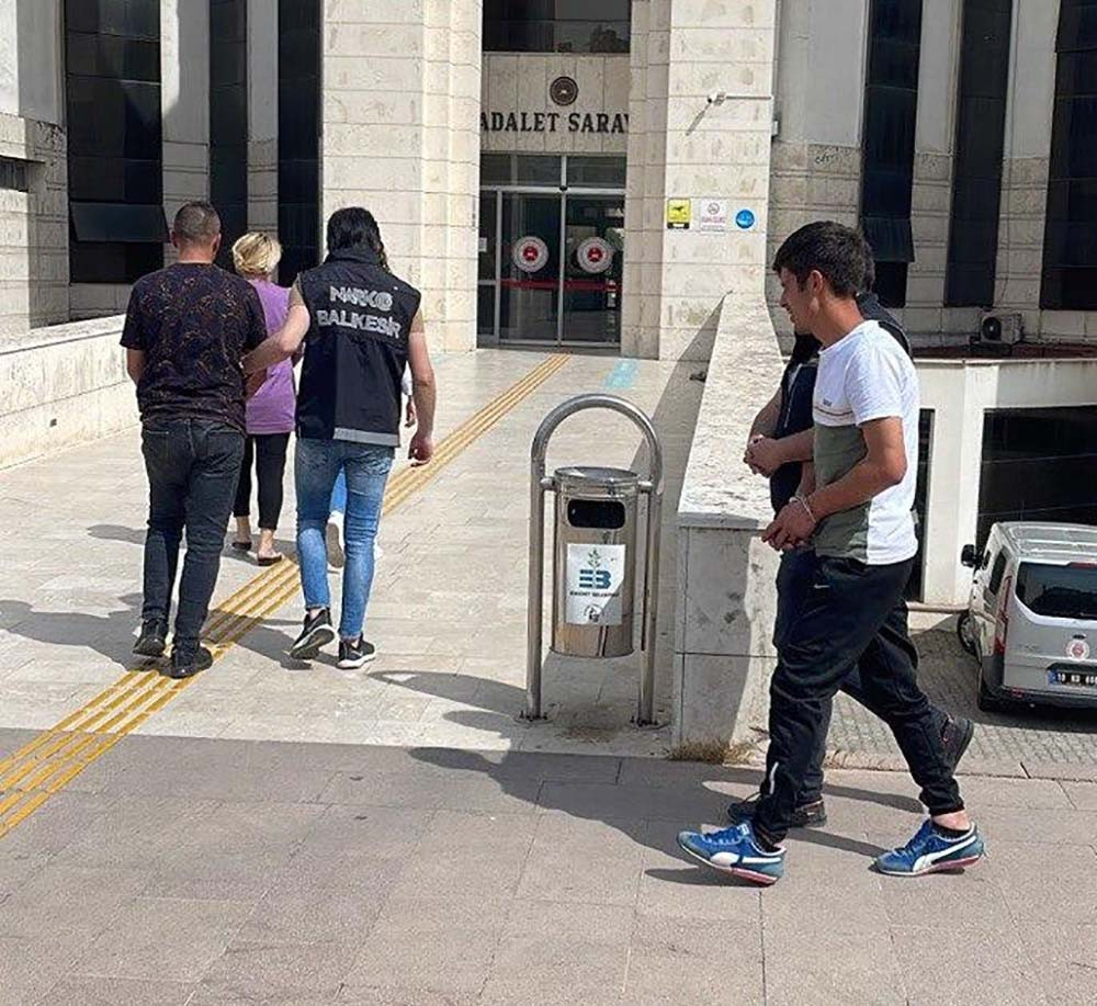 Balıkesir'de uyuşturucu ticaretine 3 tutuklama - Resim : 2