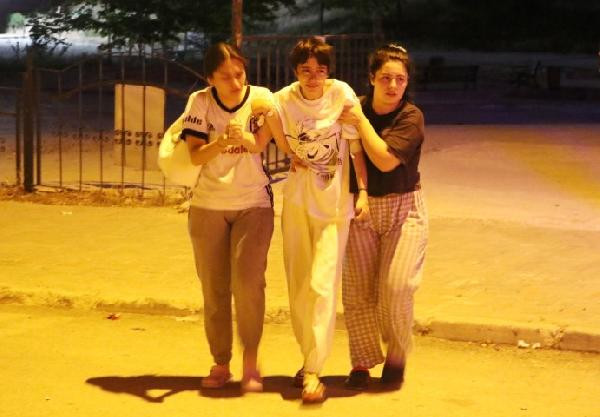 65 öğrenci hastanelik oldu - Resim : 7