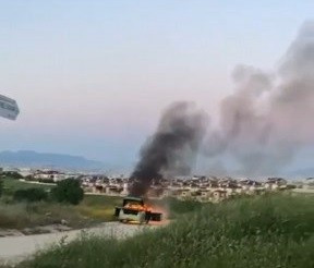 Bursa'da iki otomobil alev alev yandı - Resim : 2