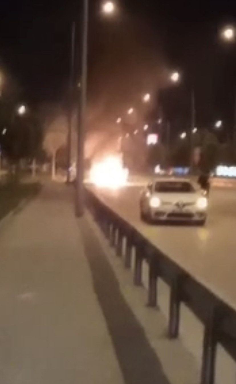 Bursa'da iki otomobil alev alev yandı - Resim : 4
