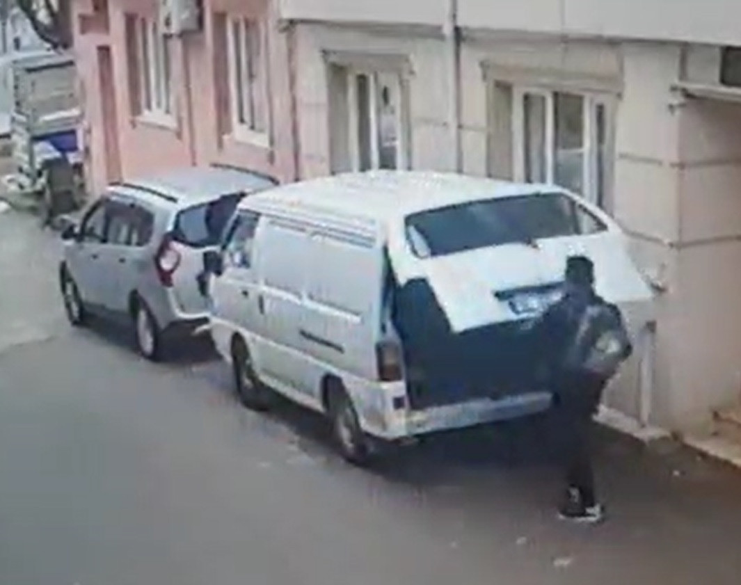 Araç sahiplerinin korkulu rüyası olmuştu. 11 araçtan 247 bin liralık hırsızlığın şüphelisi yakalandı - Resim : 5