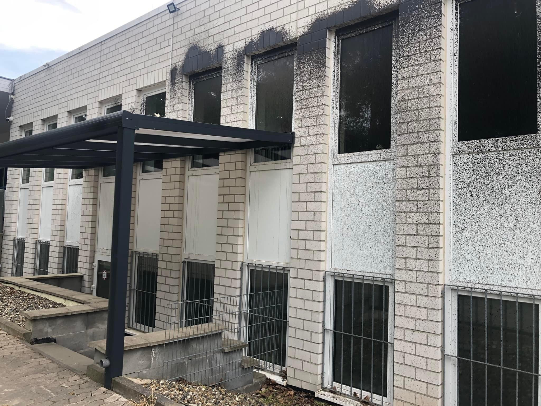 Camiye boyalı saldırı - Resim : 1