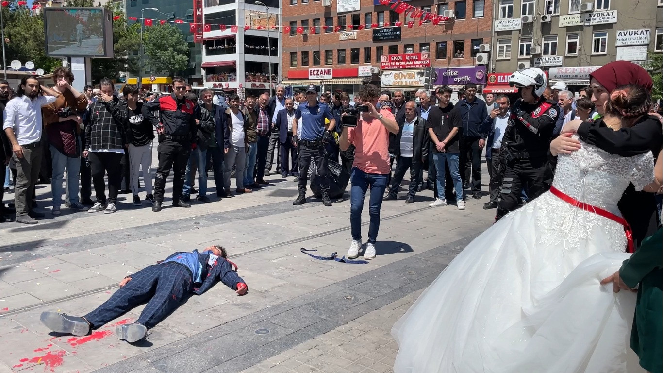 Gerçeğini aratmayan senaryo! Maganda kurşununa karşı tiyatrolu uyarı... - Resim : 6