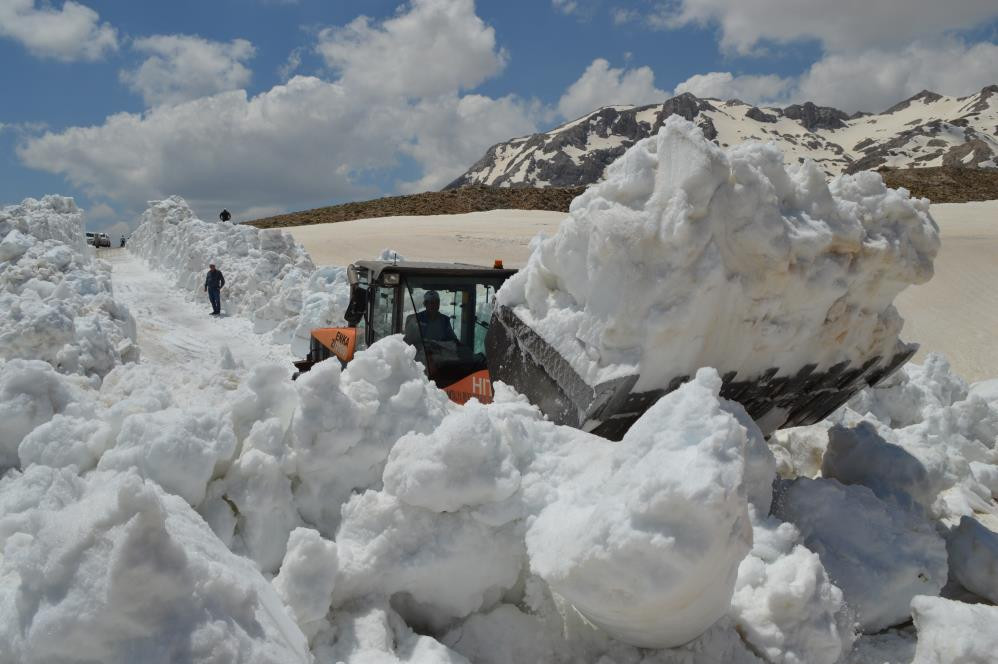 Antalya yayları insan boyu kara teslim - Resim : 2