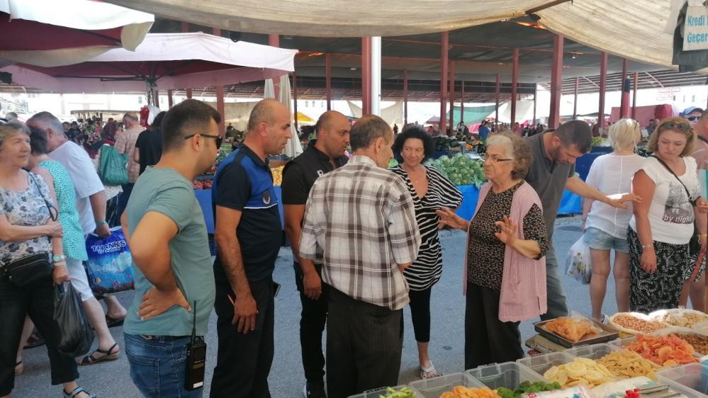 İsveçli kadın turiste pazarda büyük şok - Resim : 2