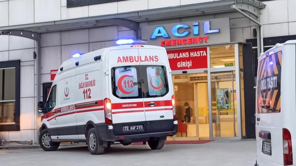 Kadın çalıların arasında tıslamayı duydu ölüm kalım savaşı veriyor - Resim : 2