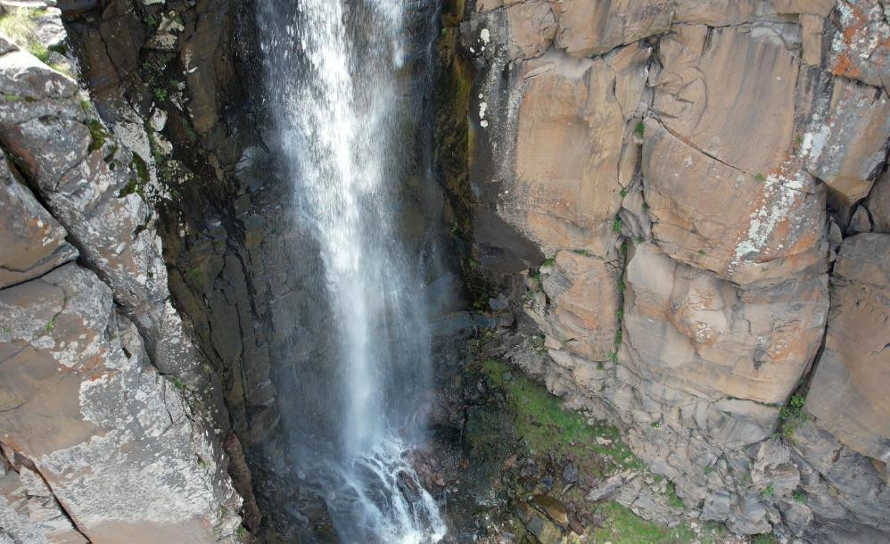 Doğu'nun Çukurova'nda kar suları şelale oluşturdu - Resim : 3