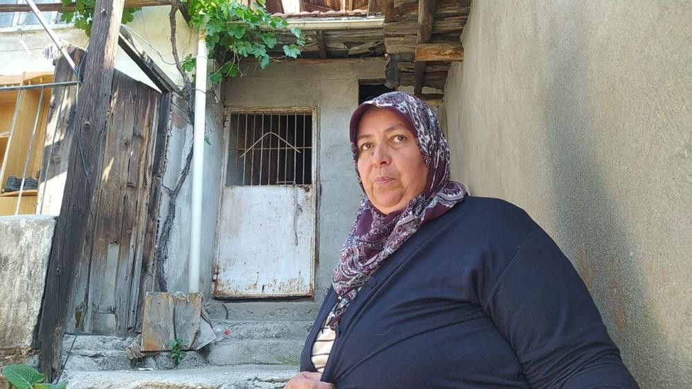 Dağdan kopan dev kayalar evi hedef aldı - Resim : 6