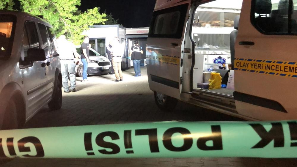 İşyerinde silahlar patladı: 2 yaralı - Resim : 1