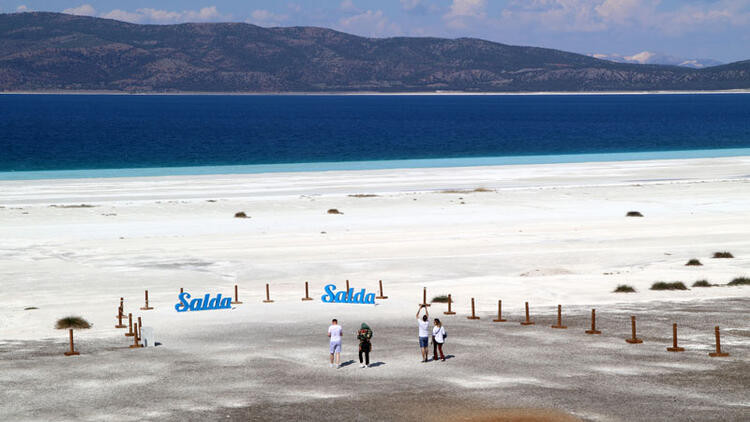 Yer: Salda Gölü! Kimi aşkını yazdı kimi temennisini… - Resim : 1