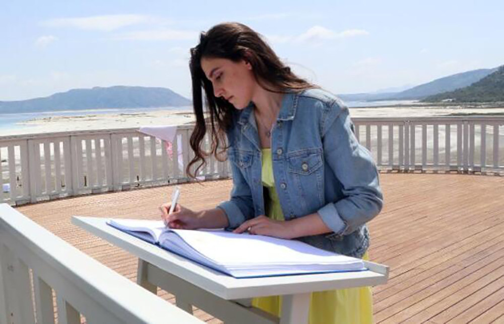 Yer: Salda Gölü! Kimi aşkını yazdı kimi temennisini… - Resim : 2