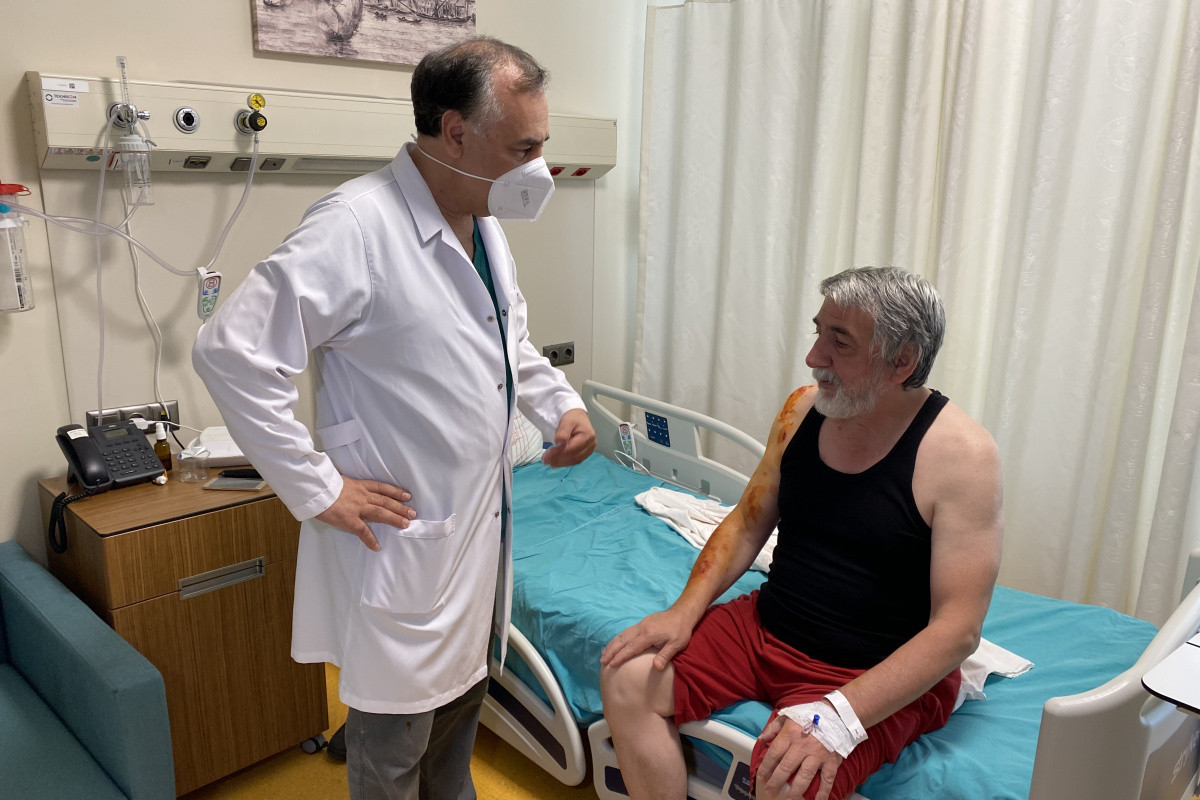 Lavabo açıcı bomba gibi patladı, soluğu hastanede aldı - Resim : 1