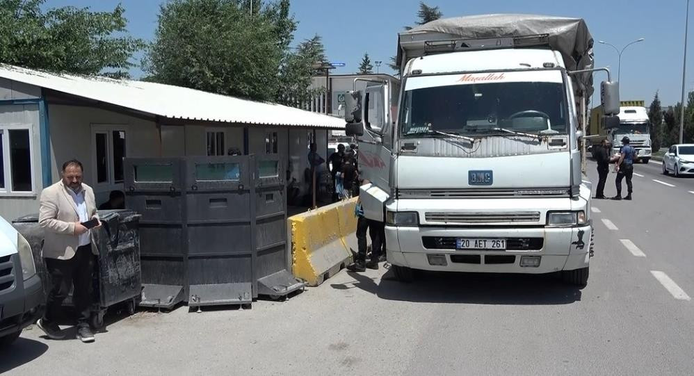 Kamyon dolu göçmen yakalandı - Resim : 6