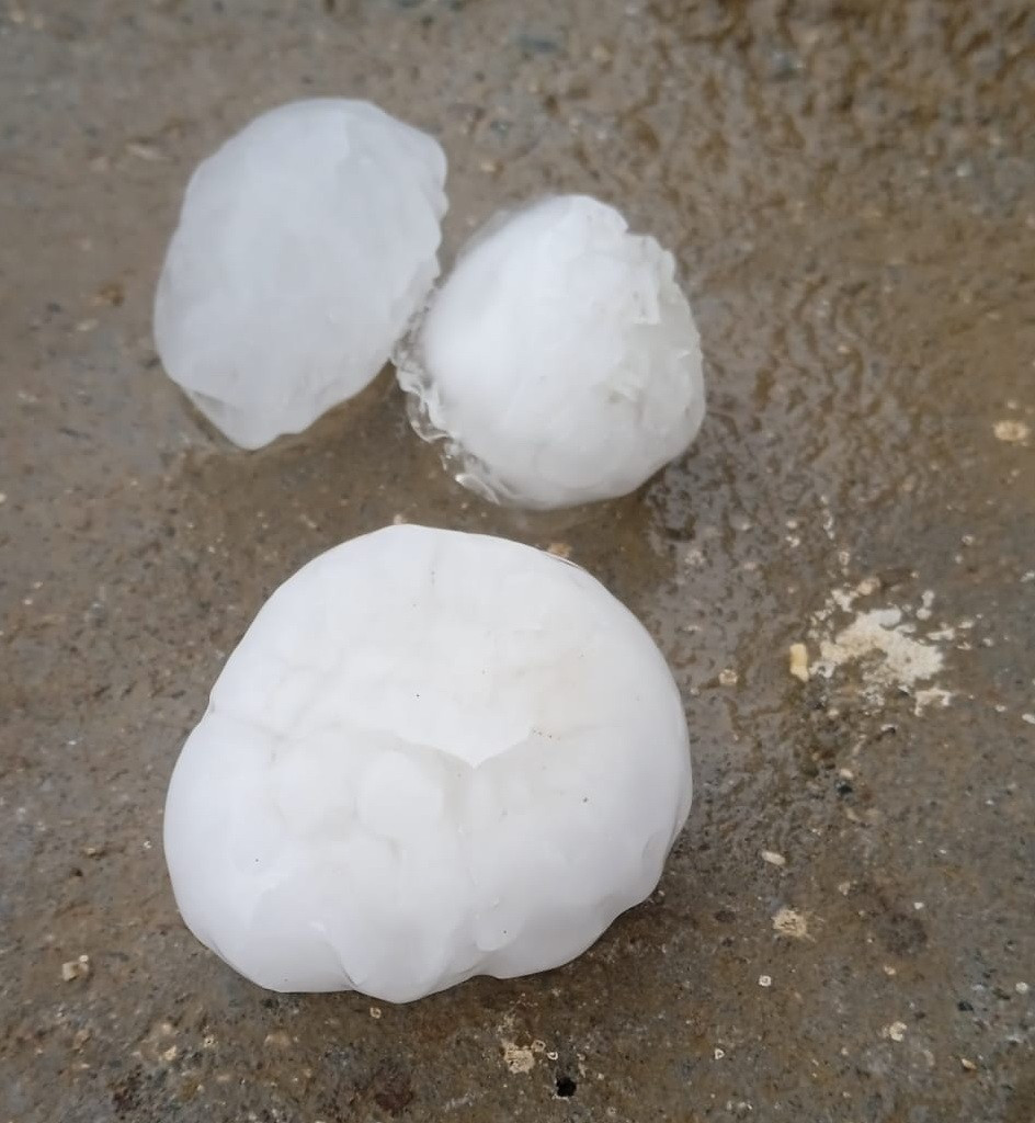 Adıyaman'da ceviz büyüklüğünde dolu yağdı - Resim : 1
