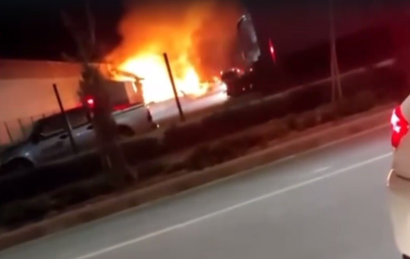 Koca fabrikayı böyle yakıp patlattı - Resim : 6