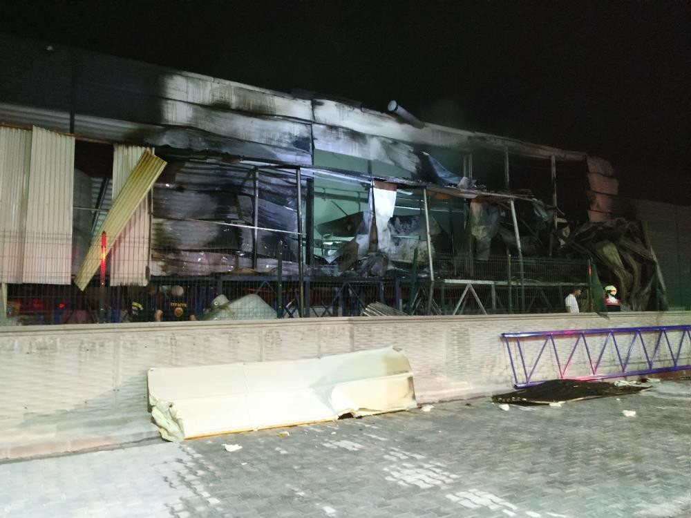 Koca fabrikayı böyle yakıp patlattı - Resim : 7