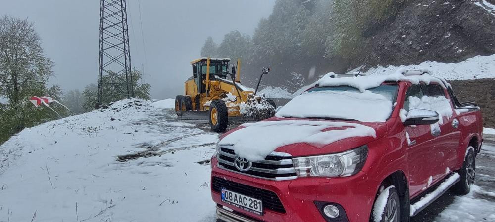 Mayıs'taki kar, köy yollarını kapattı - Resim : 5