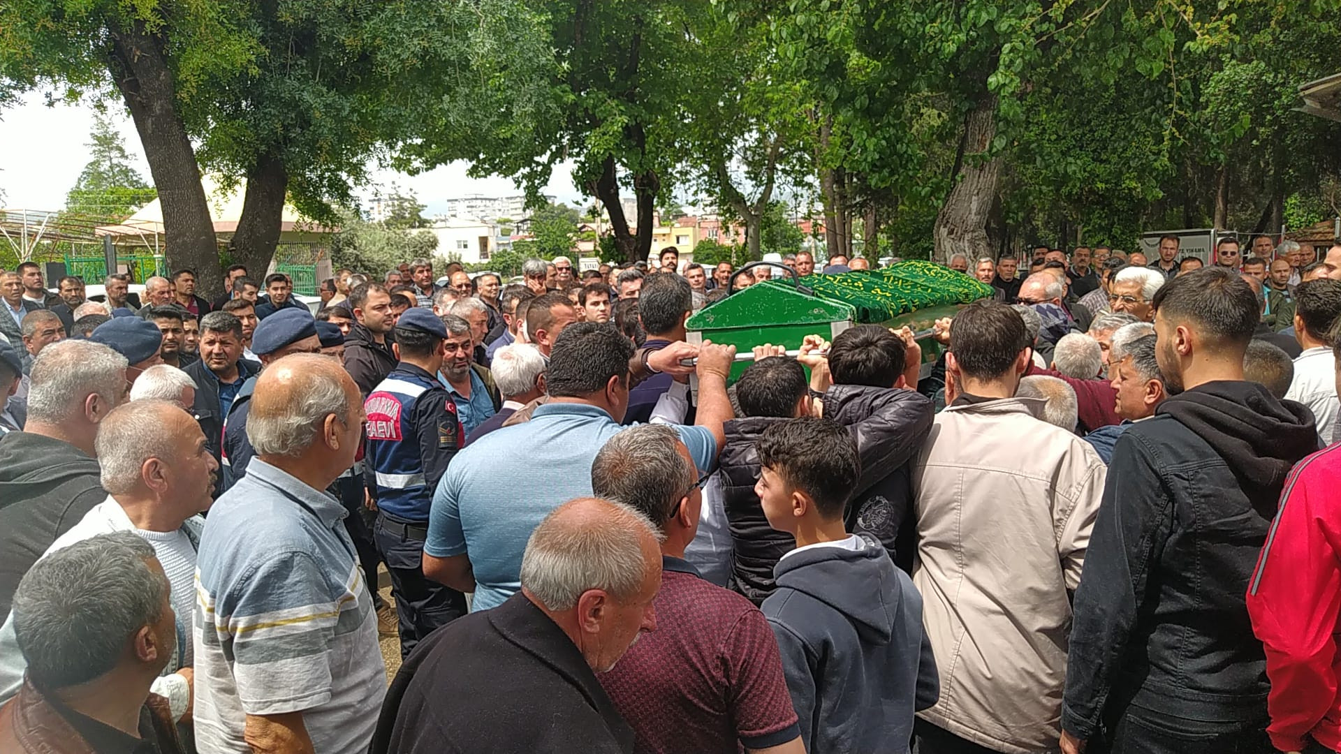 Silahlı saldırıda ölen mobilyacı toprağa verildi - Resim : 3