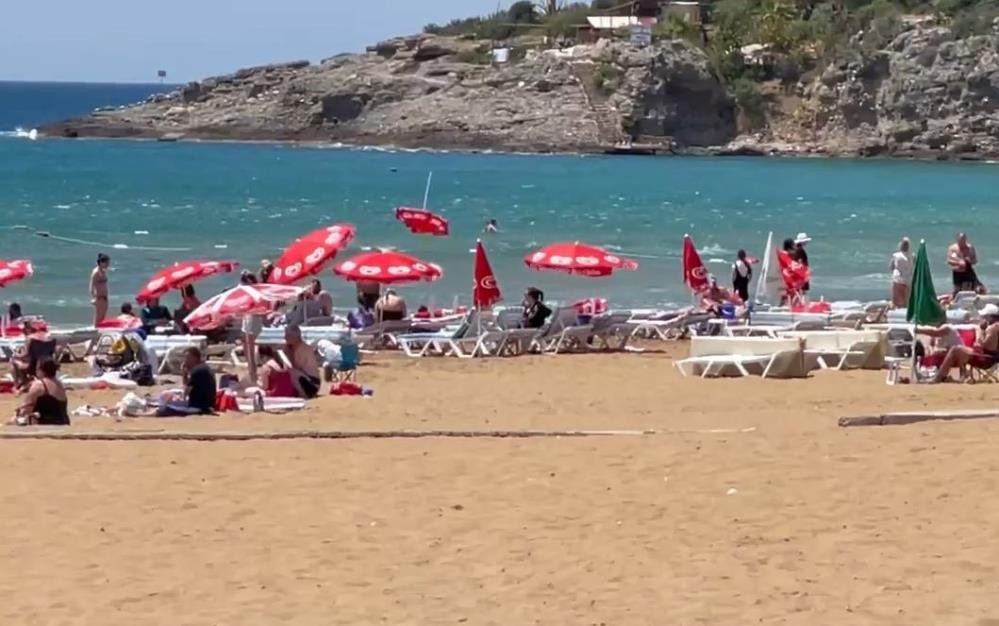 Uçurtma gibi havalandı. Tatilcilere korku dolu anlar yaşattı - Resim : 5