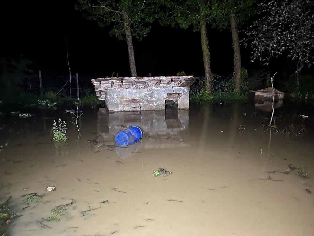 Karasu çayı taştı, tarım arazileri sular altında kaldı - Resim : 2