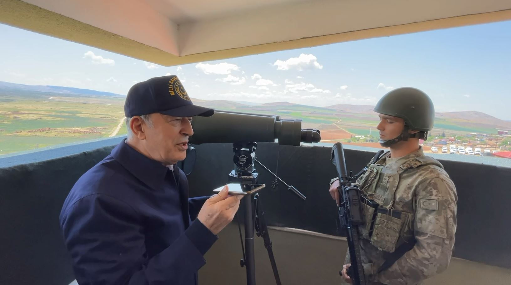 Bakan Akar, sınırın sıfır noktasında - Resim : 1