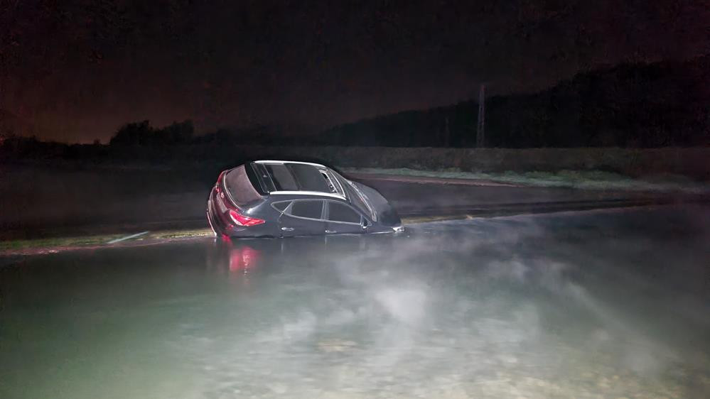 40 santimetrelik suda korkulu anlar - Resim : 3