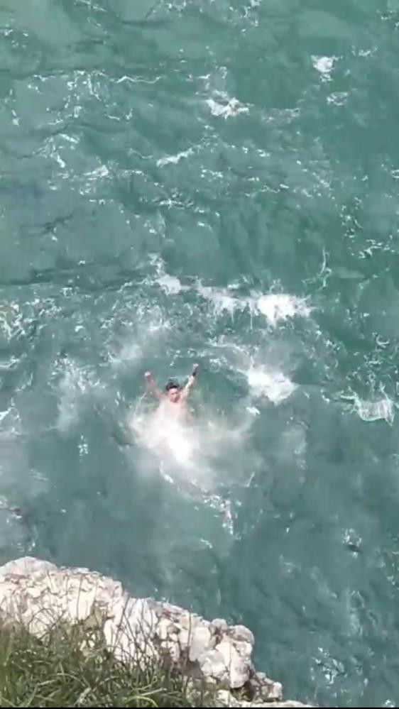 Sinop'un azgın denizinde yaşam savaşı - Resim : 2