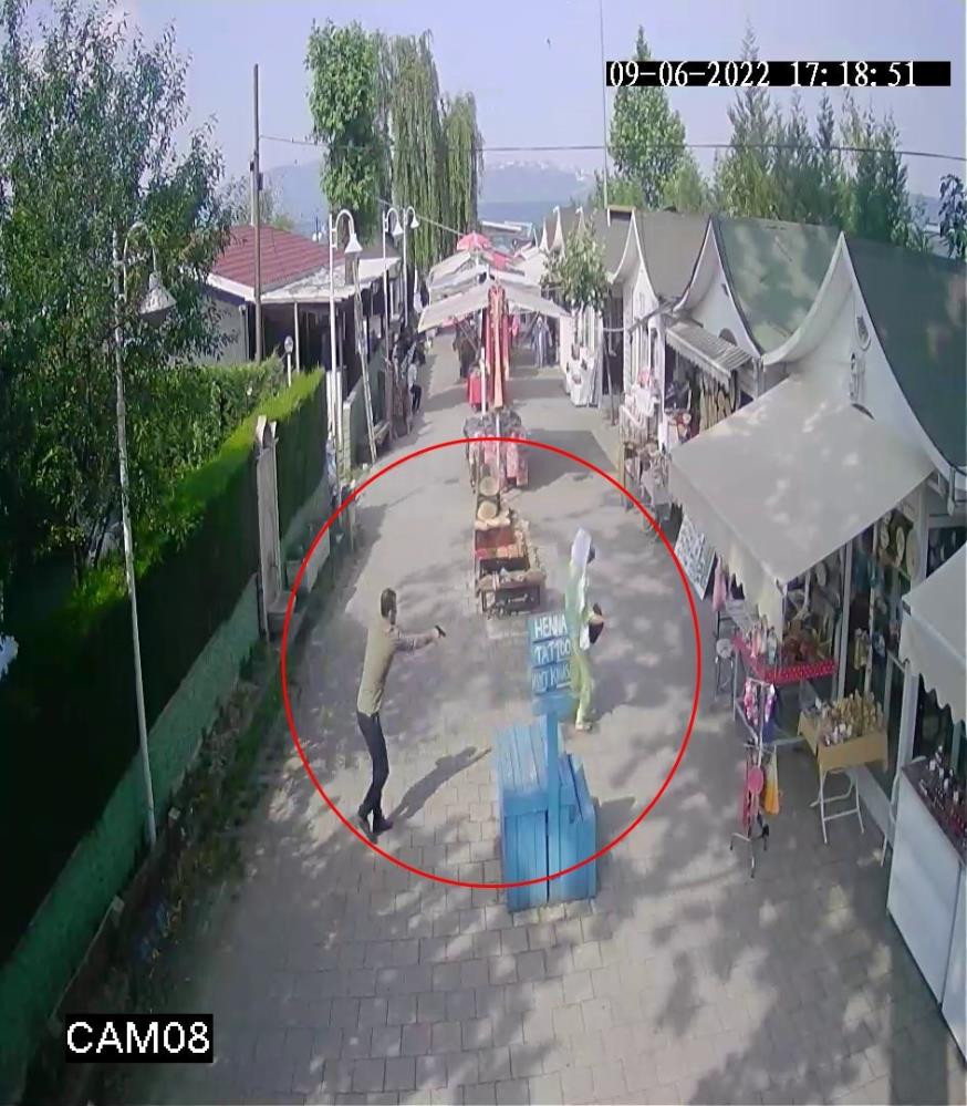 Karısı yerine başka kadını vurdu - Resim : 3