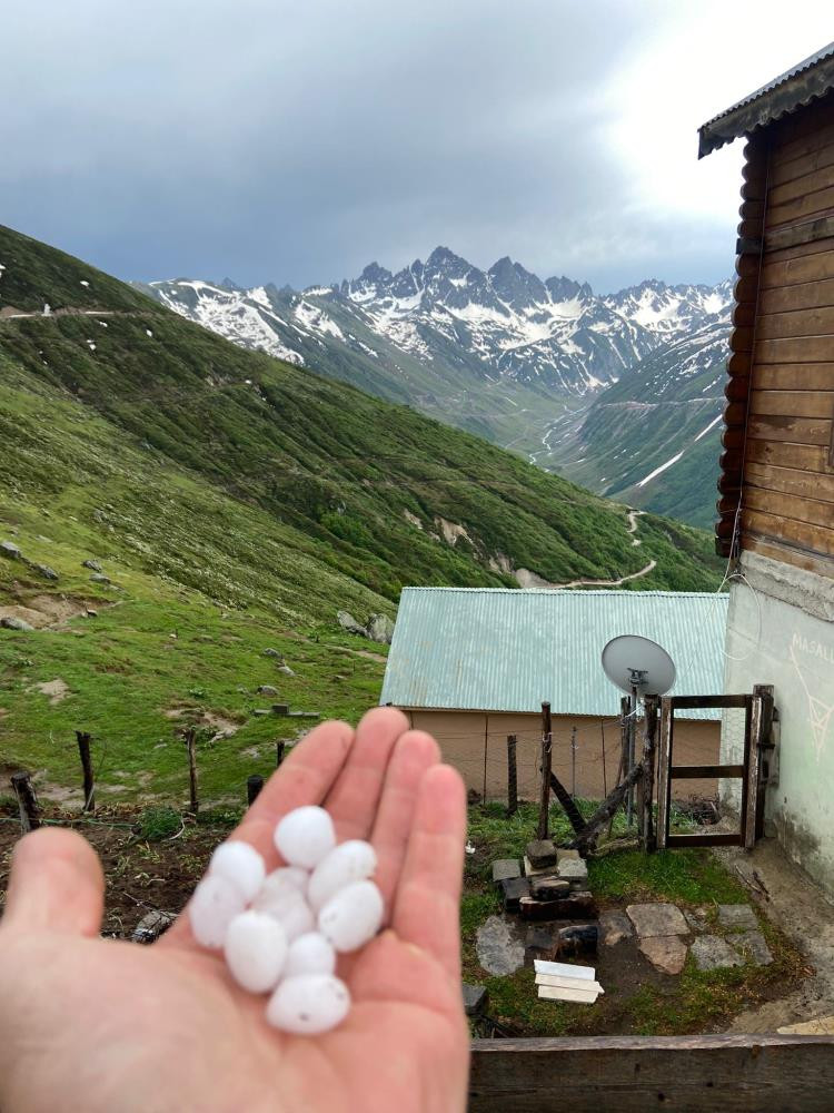 Haziranın ortasında şirin şehrimize dolu yağdı - Resim : 3
