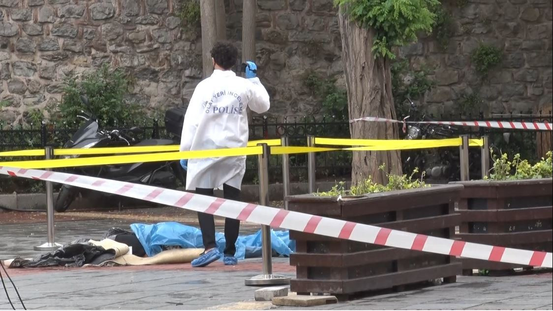 23 yaşındaki stajyer avukat Galata Kulesi'nden atlayarak intihar etti - Resim : 2