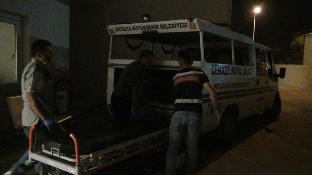 Kahvehanede cinayet! Boğazından bıçaklandı - Resim : 3