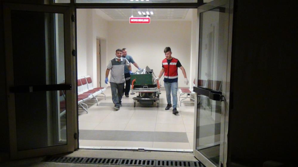 Kahvehanede cinayet! Boğazından bıçaklandı - Resim : 4