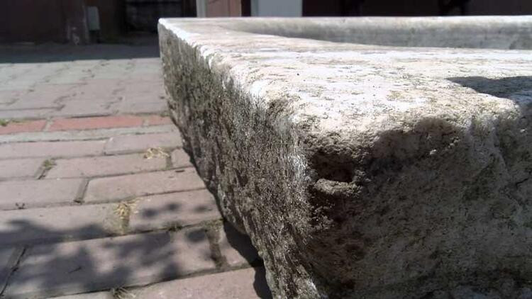 Büyükada'da çaldıkları tarihi üzüm teknesini bahçeye bıraktılar - Resim : 3