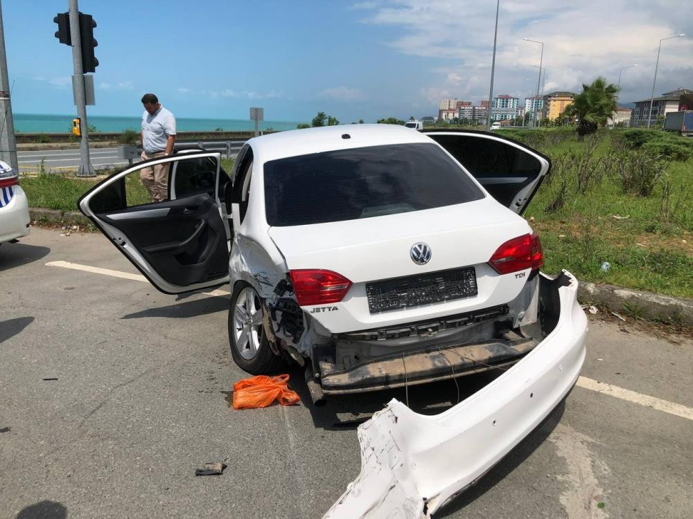 Kırmızı ışıkta facia - Resim : 3