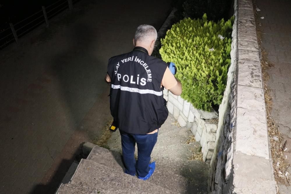 Yüzünü yıkayan adamı su kanalı yuttu - Resim : 2