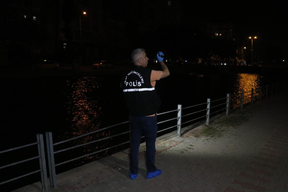 Yüzünü yıkayan adamı su kanalı yuttu - Resim : 3