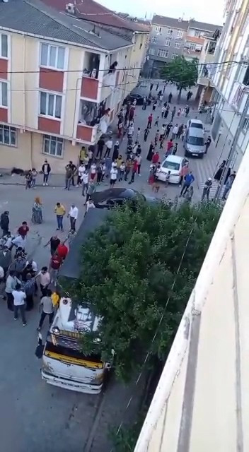 Bir türlü bitmek bilmedi. Gündüz başladılar akşama kadar kavga ettiler - Resim : 1