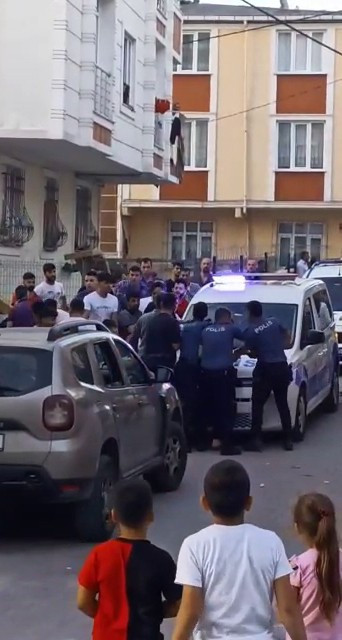 Bir türlü bitmek bilmedi. Gündüz başladılar akşama kadar kavga ettiler - Resim : 2