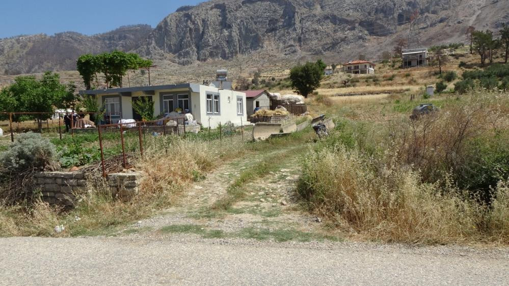 Traktörün altında can pazarı - Resim : 5