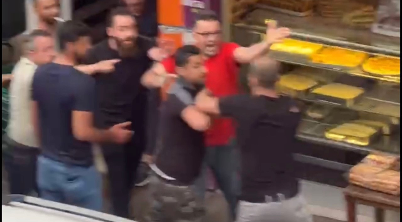 Sultanbeyli'de yumruklu sopalı kavga kamerada - Resim : 2