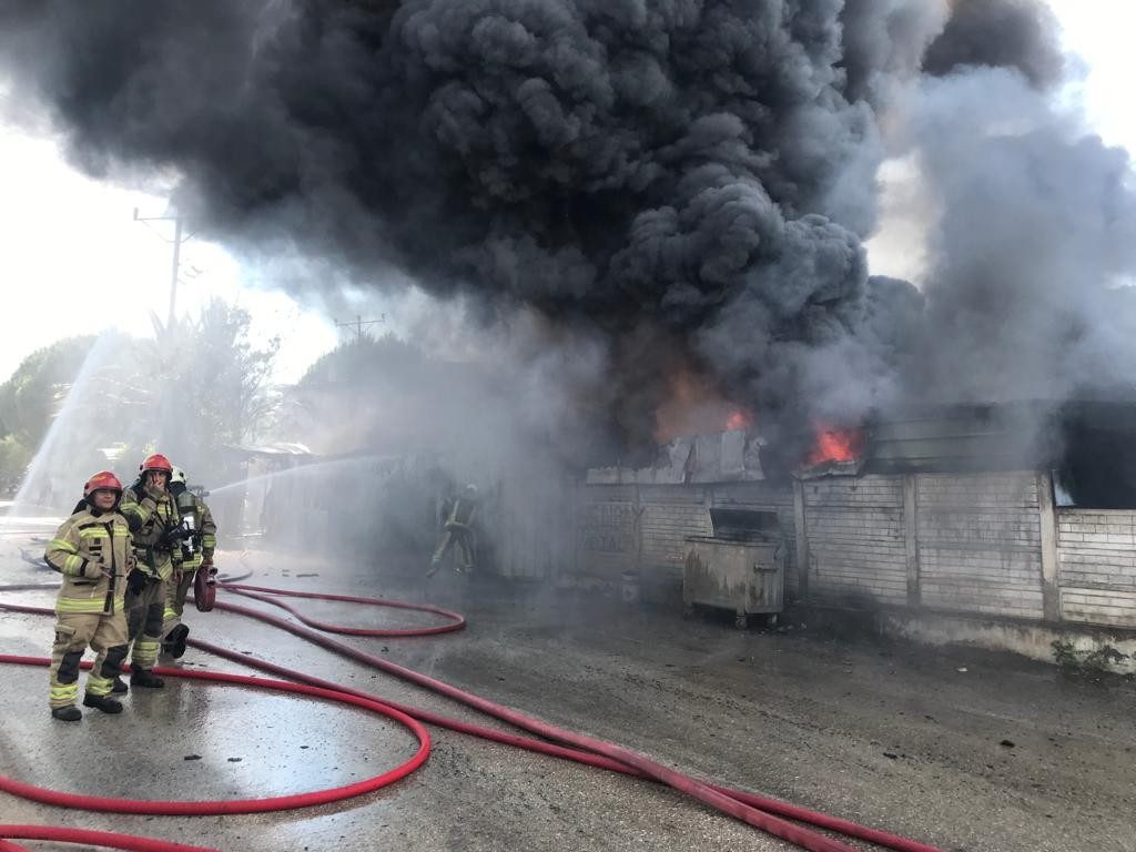 Bursa’da boya fabrikasında yangın - Resim : 2