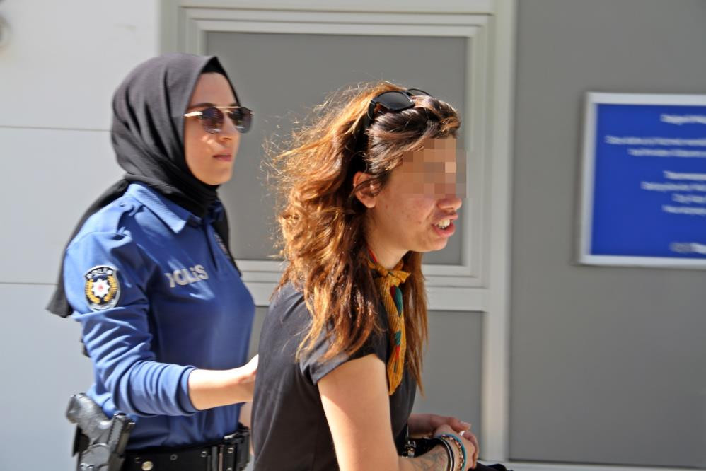 Boşaltılan bankadan hırsızlık. şüpheli kadın gözyaşlarına boğuldu - Resim : 6