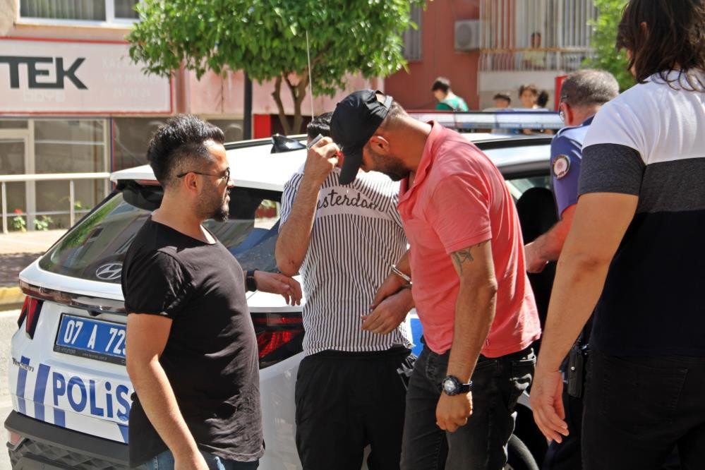 Boşaltılan bankadan hırsızlık. şüpheli kadın gözyaşlarına boğuldu - Resim : 8