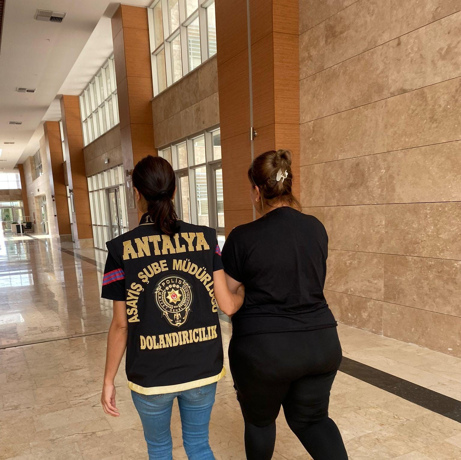 Antalya’da 93 bin TL'lik dolandırıcılık yapan şahıs yakalandı - Resim : 1