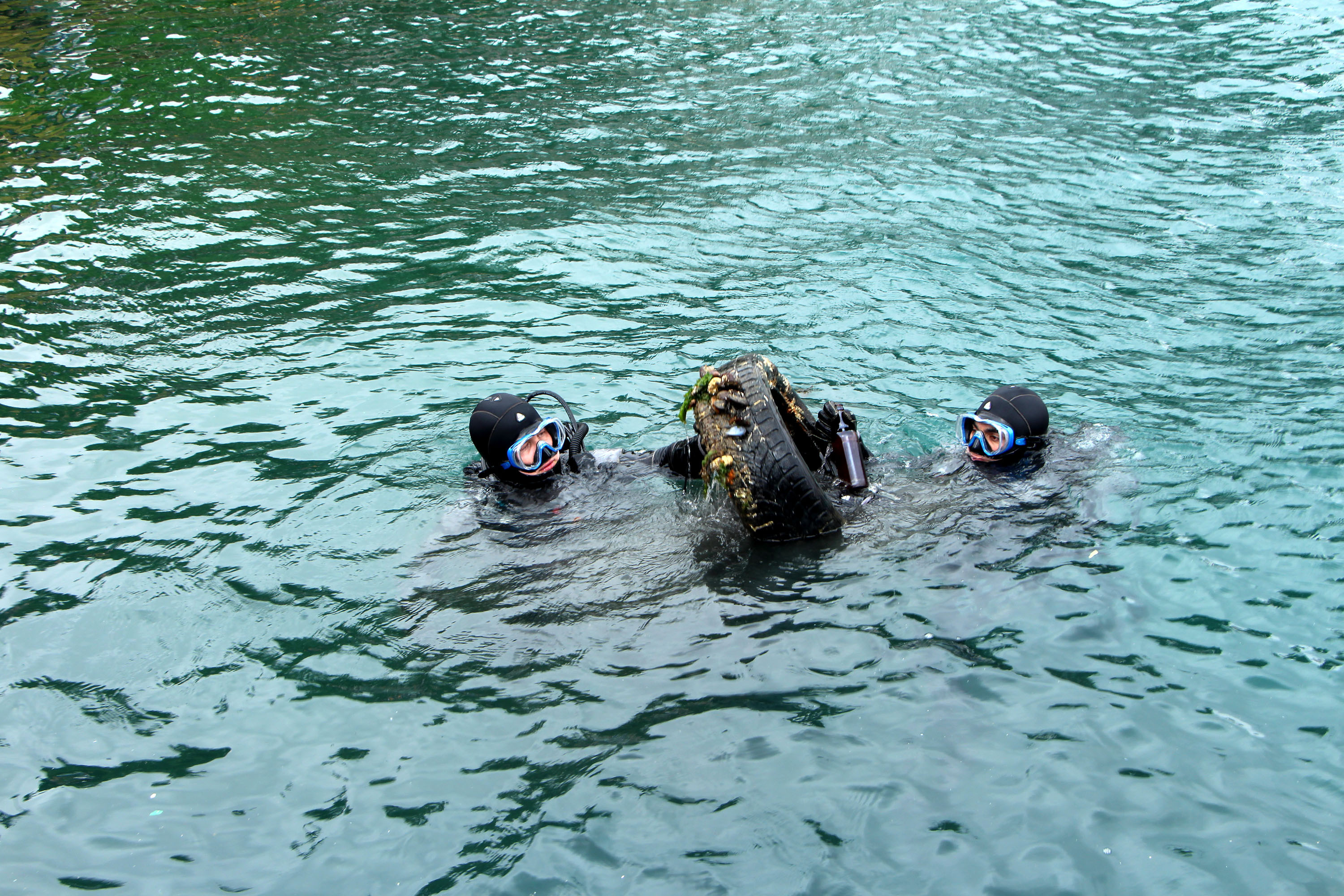 İstanbul Boğazı'ndan otomobil lastiği bile çıktı - Resim : 1