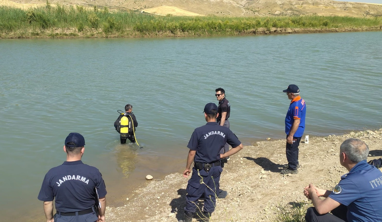 2 tarım işçisi Atatürk Barajı'nda boğularak hayatını kaybetti - Resim : 2