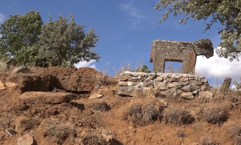 Tarihi mezarlıkta define avı - Resim : 1