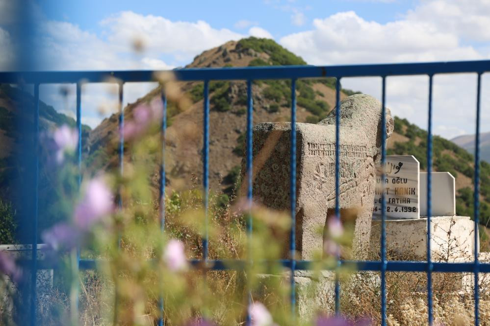 Tarihi mezarlıkta define avı - Resim : 3